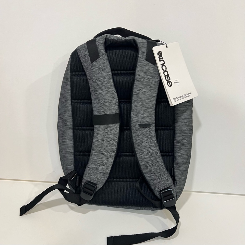 Incase City Compact Backpack for MacBook In Grey Color - New With Tag - Reemoly - Picture 10 of 14